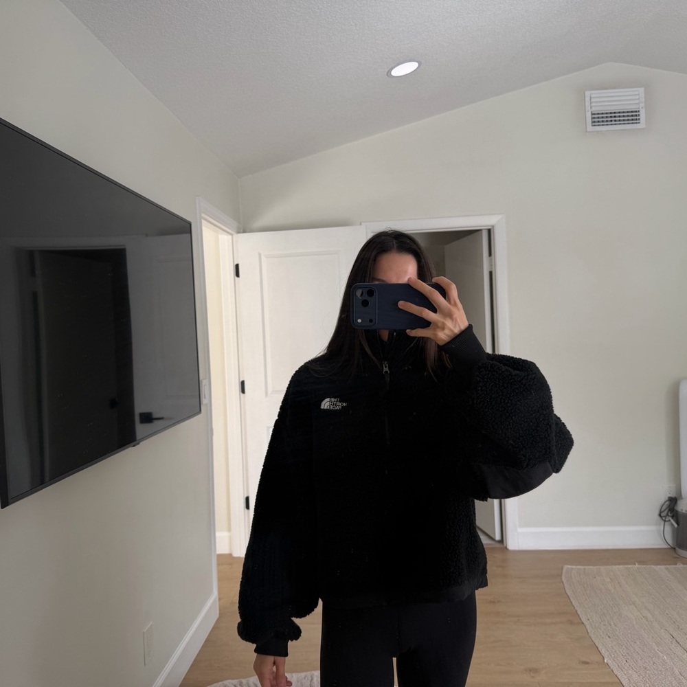 The North Face Black Teddy Crop Pullover (Worn Once) - Picture 3 of 3